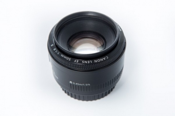 &lt;img src=&quot;http://photomotion.ru/uploads/images/00/38/96/2013/12/19/40ebd5.jpg&quot;  title=&quot;5 вариантов первой покупки для фотоаппарата&quot;  class=&quot;image-center&quot; alt=&quot;5 вариантов первой покупки для фотоаппарата&quot; /&gt;