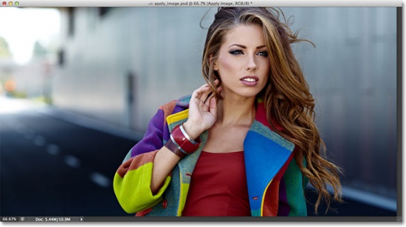 Режим наложения Multiply (Умножения) отлично подходит для затемнения изображения. Для осветления же, попробуйте режим Screen (Экран)