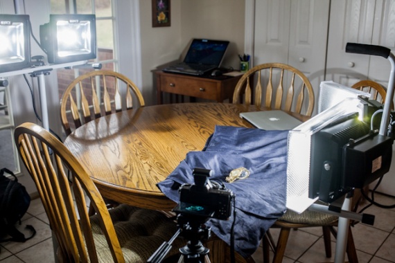 Мы соорудили простую мини-студию прямо на кухонном столе