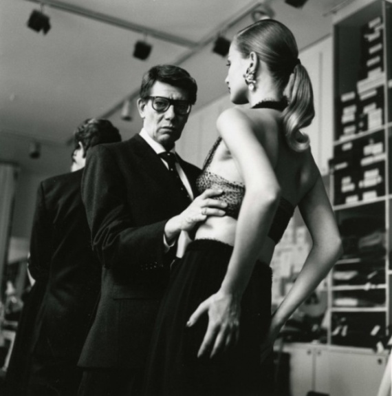 Yves Saint Laurent and Model Karen Mulder. Photo by: Helmut Newton